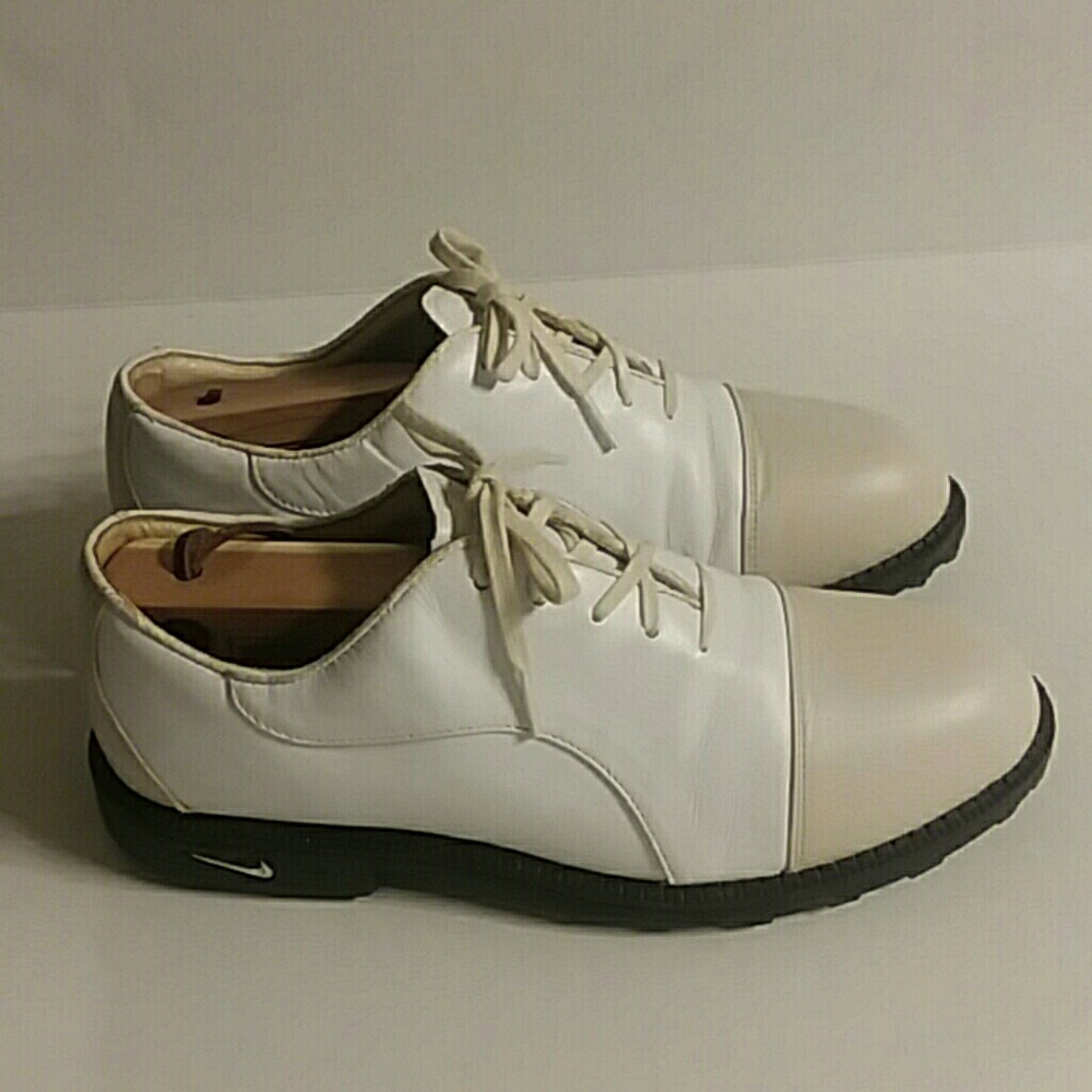 size 7  Nike Air Comfort golf shoes tan and white